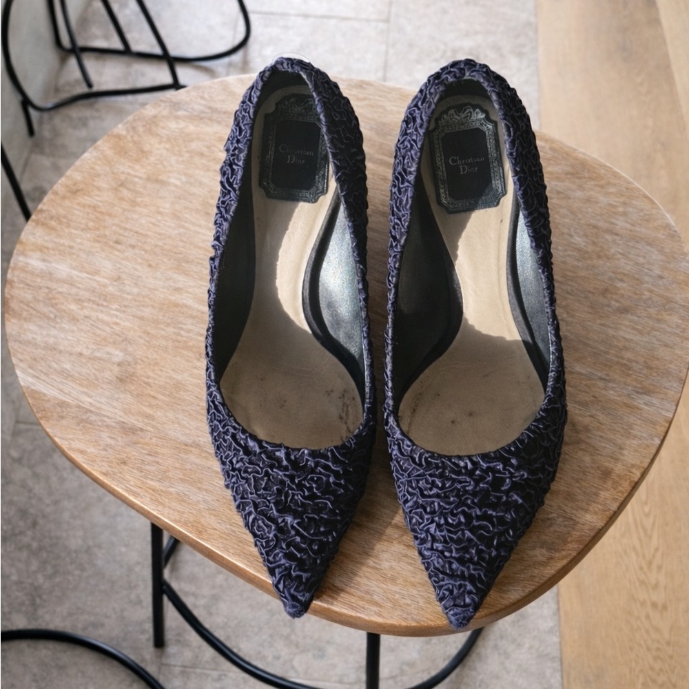 100% Authentic Christian Dior  Two Flower Textured Velvet Satin Pointed  Pumps